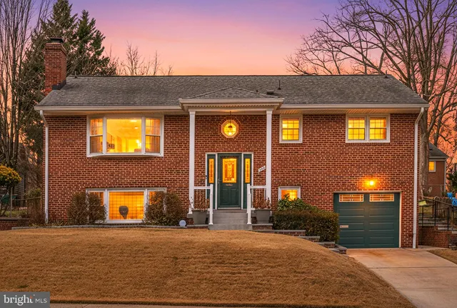 $1,095,000 | 524 North Longfellow Street, Arlington, VA 22205