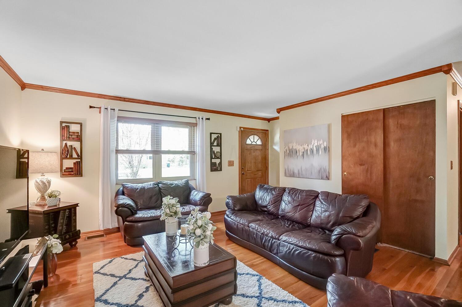 1296 Thurell Road Columbus, OH 43229 - Photo 4 of 31 Gallery Image 4