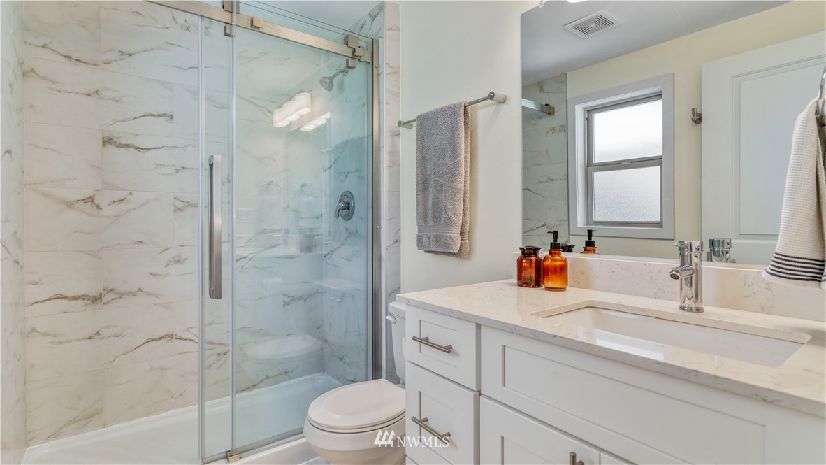 9427 217th Street Southwest Edmonds, WA 98020 - Photo 12 of 27 Gallery Image 12