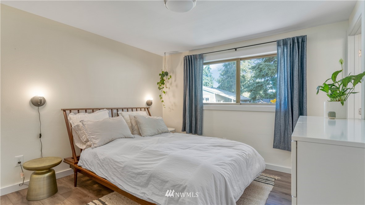 9427 217th Street Southwest Edmonds, WA 98020 - Photo 13 of 27 Gallery Image 13