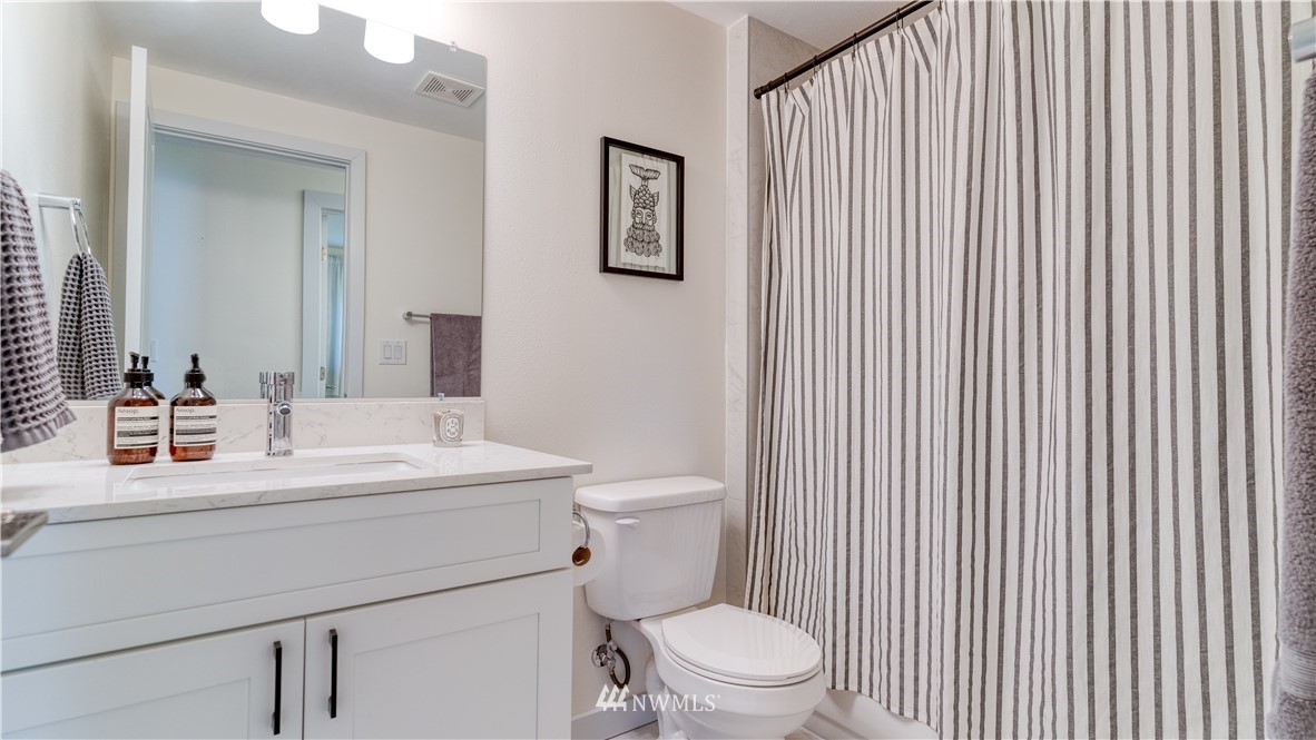 9427 217th Street Southwest Edmonds, WA 98020 - Photo 16 of 27 Gallery Image 16