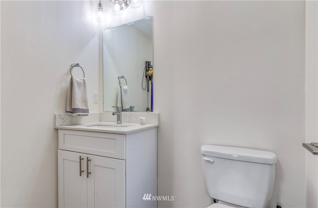 9427 217th Street Southwest Edmonds, WA 98020 - Photo 19 of 27 Gallery Image 19