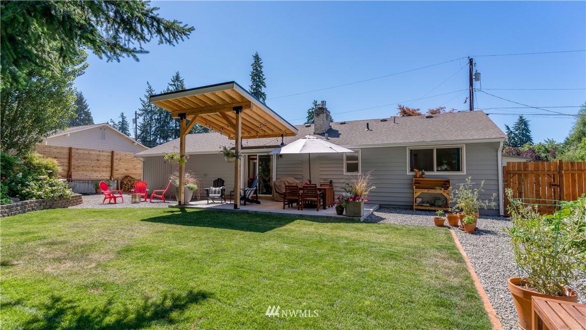 9427 217th Street Southwest Edmonds, WA 98020 - Photo 3 of 27 Gallery Image 3
