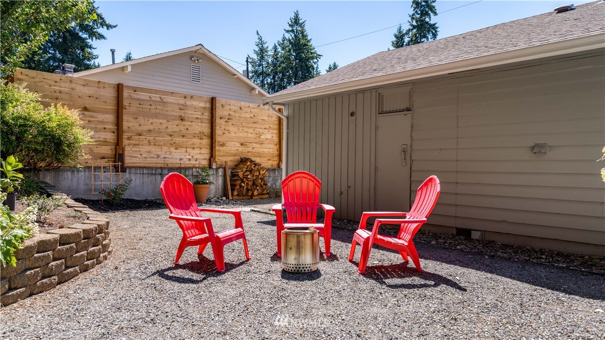 9427 217th Street Southwest Edmonds, WA 98020 - Photo 23 of 27 Gallery Image 23