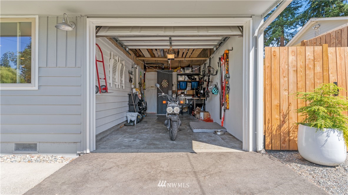 9427 217th Street Southwest Edmonds, WA 98020 - Photo 24 of 27 Gallery Image 24