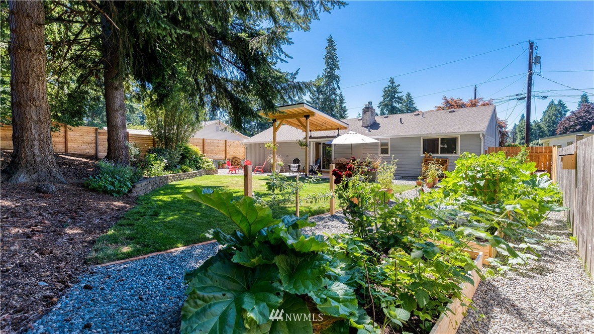 9427 217th Street Southwest Edmonds, WA 98020 - Photo 4 of 27 Gallery Image 4