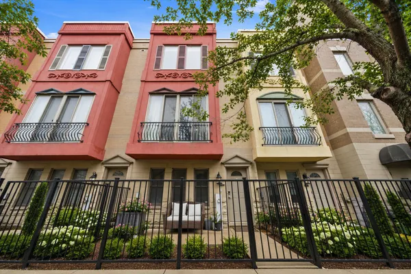 $799,999 | 527 North Peoria Street, Chicago, IL 60642