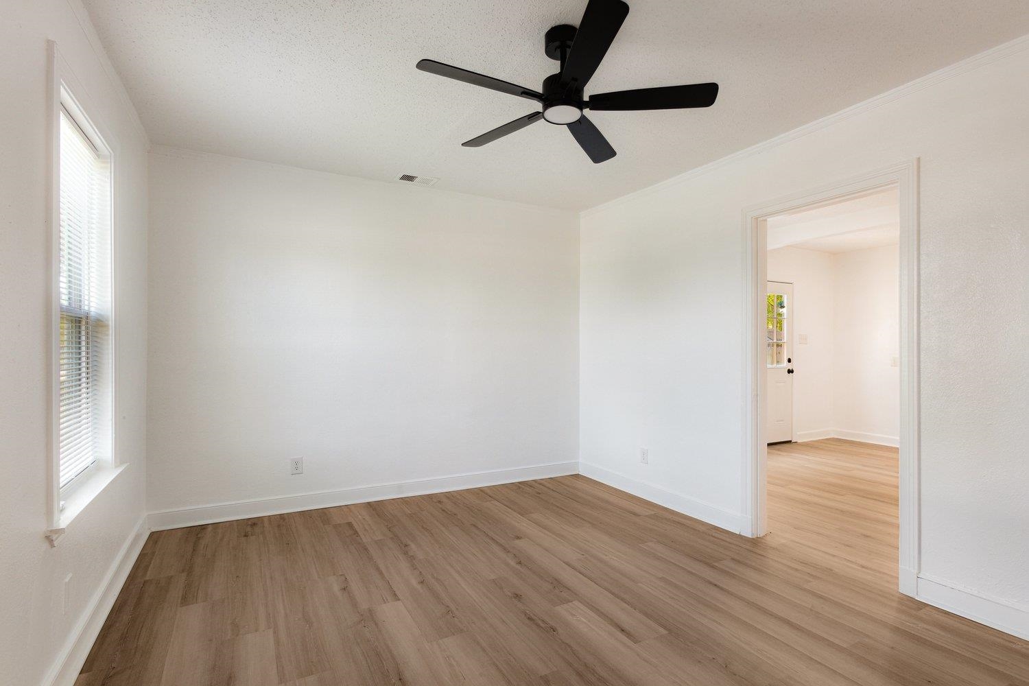 41 North Bingham Street Memphis, TN 38112 - Photo 6 of 9 wooden floor in an empty room with a window