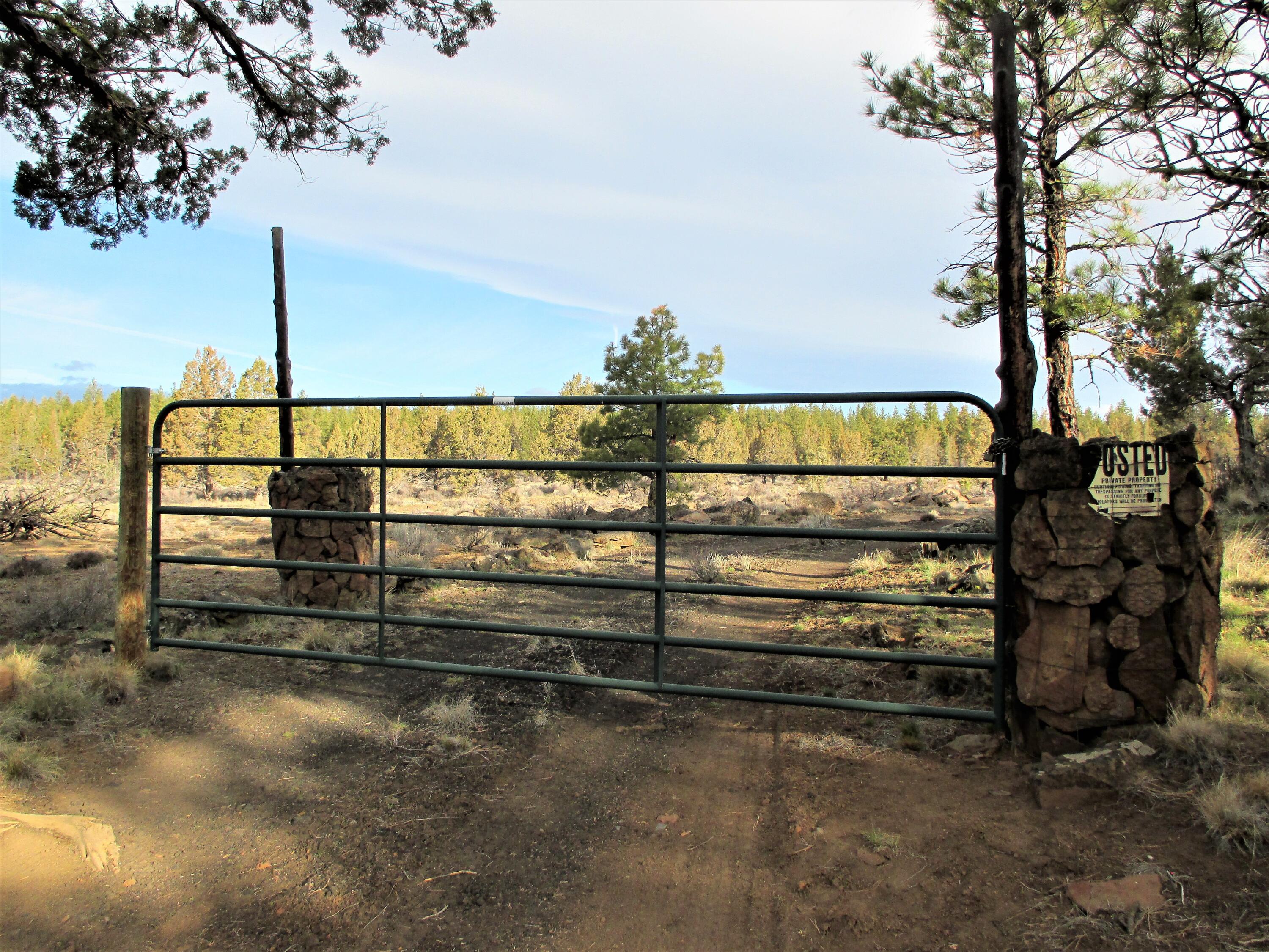 17474 Big Buck Road Sisters, OR 97759 - Photo 3 of 30 03