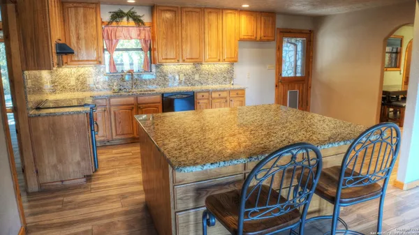 $874,000 | 457 Tomahawk Way, Concan, TX 78838