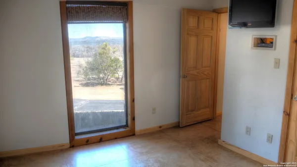 $874,000 | 457 Tomahawk Way, Concan, TX 78838