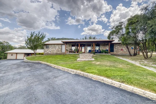 $874,000 | 457 Tomahawk Way, Concan, TX 78838
