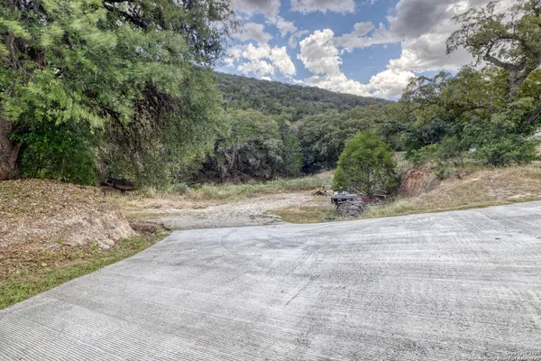 $874,000 | 457 Tomahawk Way, Concan, TX 78838