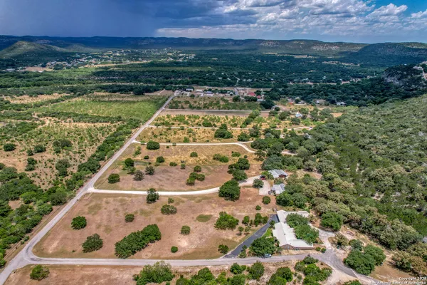$874,000 | 457 Tomahawk Way, Concan, TX 78838