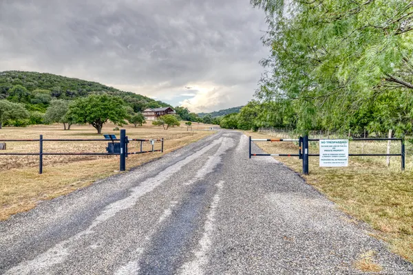 $874,000 | 457 Tomahawk Way, Concan, TX 78838