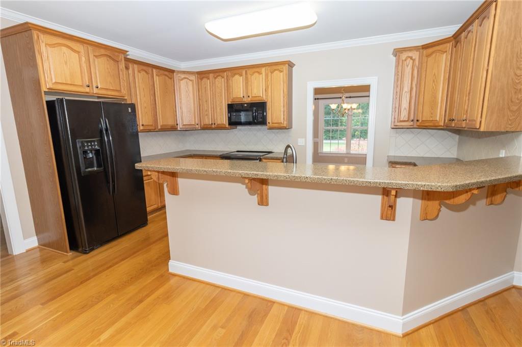 KITCHEN  16.2 X13.10  CORIAN COUNTERTOPS, ROWN MOLDING, TILE BACKSPLAS, UNDER COUNTER LIGHTS, RECESSED LIGHTS, 