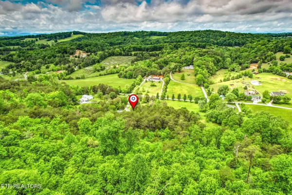 $600,000 | 235 Raccoon Valley Road, Maynardville, TN 37807
