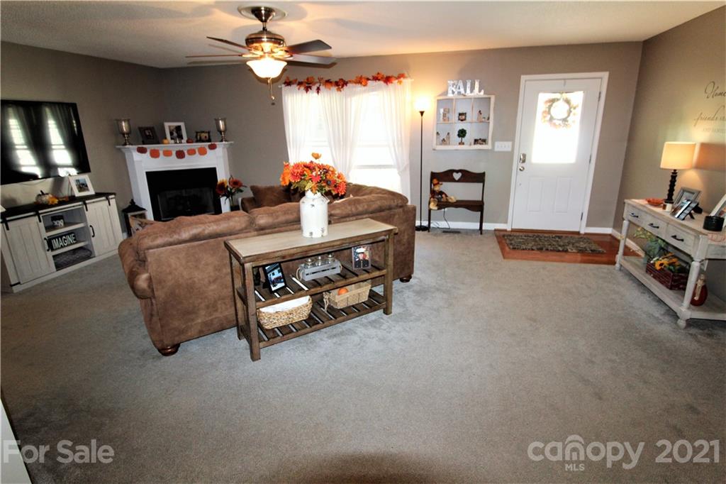 345 Quinn Road Clover, SC 29710 - Photo 2 of 23 Gallery Image 2