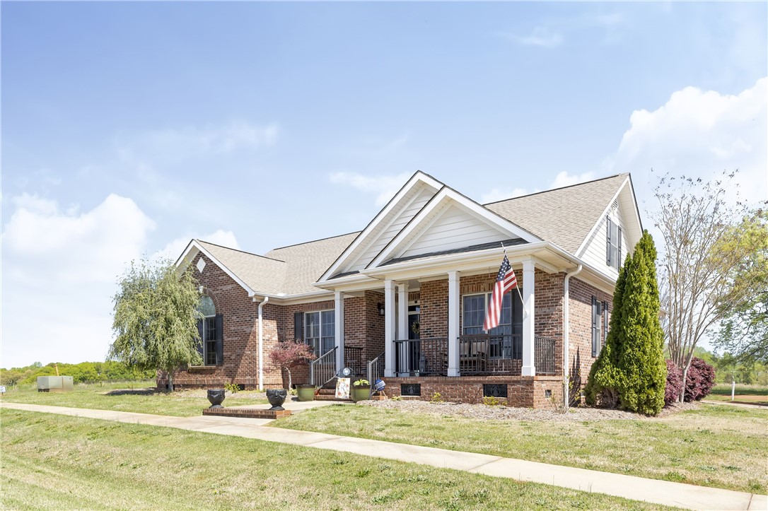 102 Village Main Anderson, SC 29621 - Photo 2 of 29 Gallery Image 2