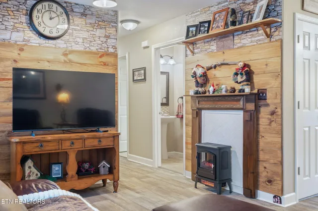 $265,000 | 124 Mac Ivey Lane, La Follette, TN 37766