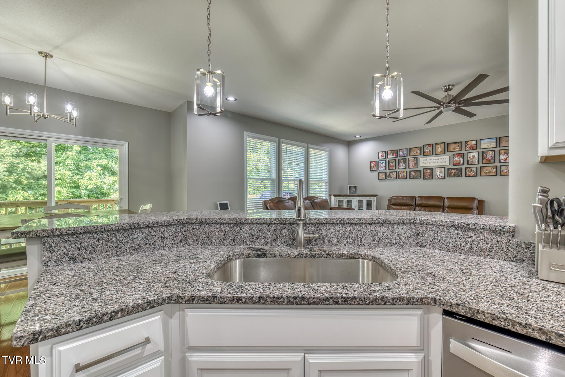 237 Oak View Circle Bristol, TN 37620 - Photo 15 of 38 237 Oak View Cir-15