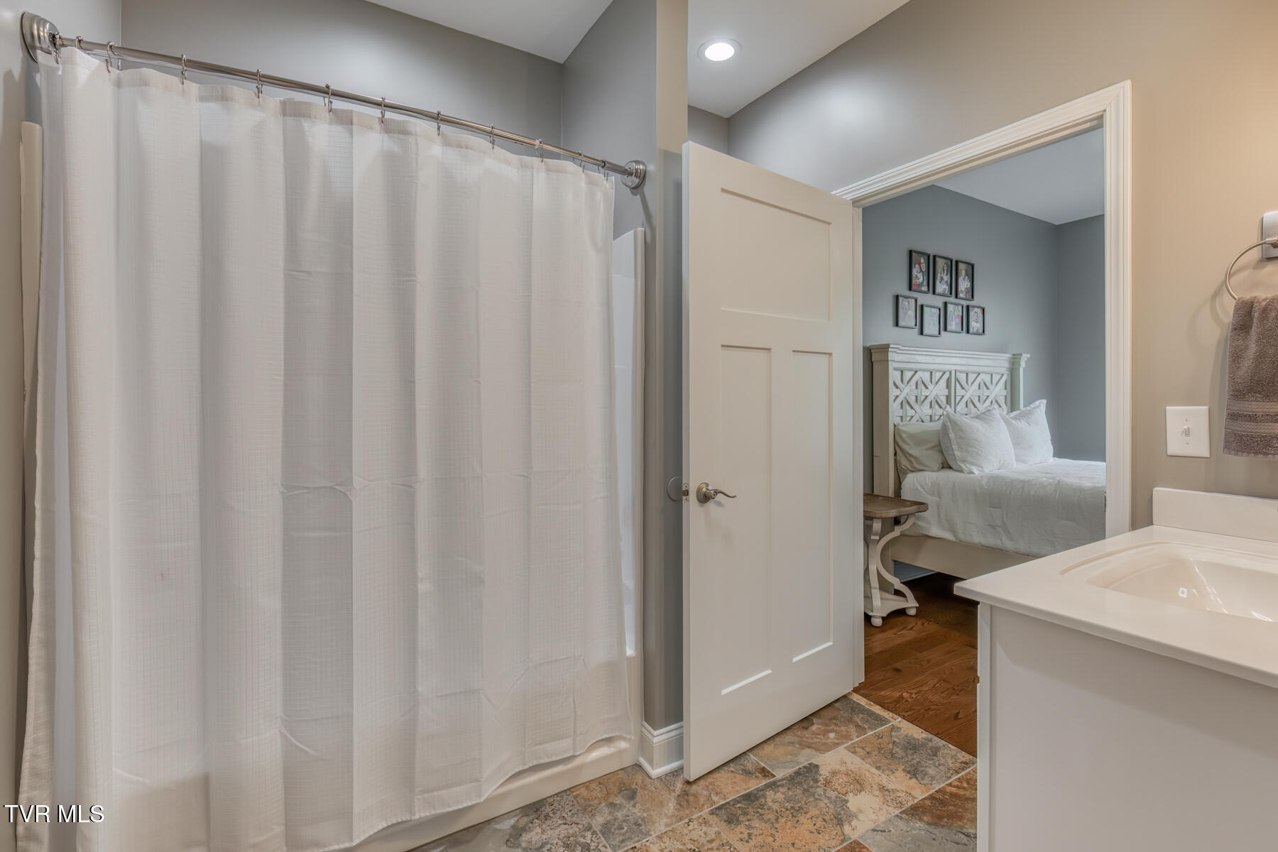 237 Oak View Circle Bristol, TN 37620 - Photo 26 of 38 237 Oak View Cir-26