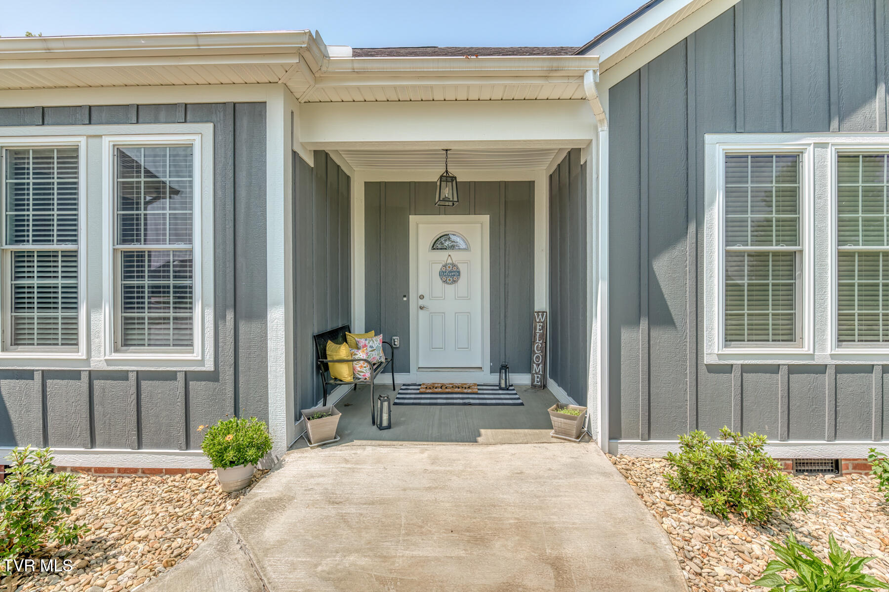 237 Oak View Circle Bristol, TN 37620 - Photo 3 of 38 237 Oak View Cir-3