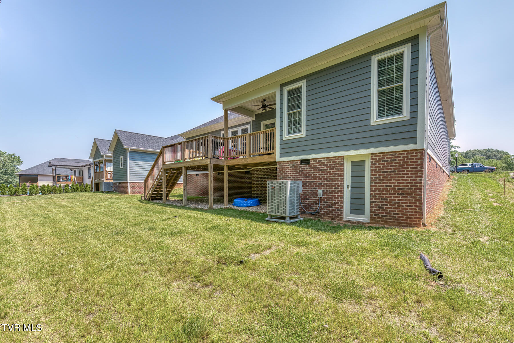 237 Oak View Circle Bristol, TN 37620 - Photo 37 of 38 237 Oak View Cir-37