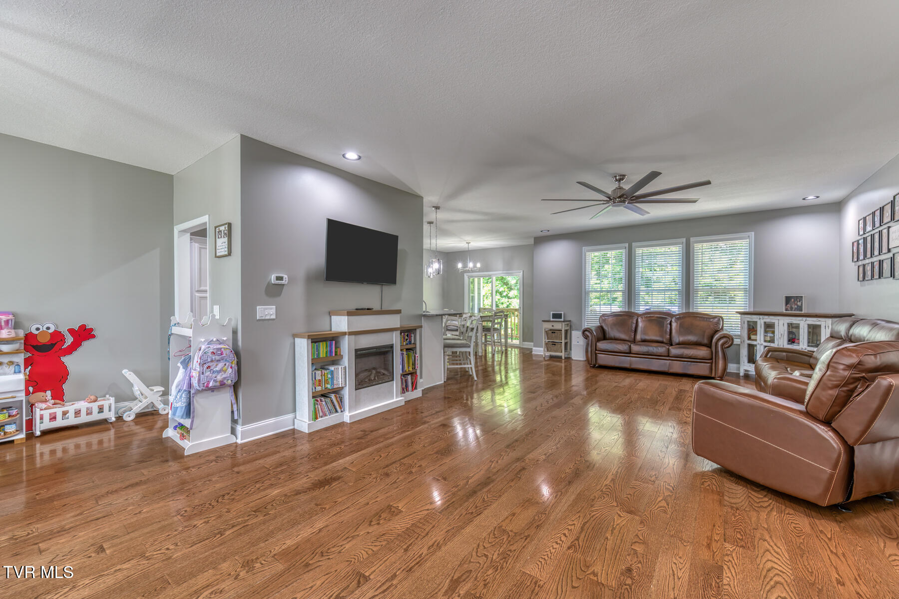 237 Oak View Circle Bristol, TN 37620 - Photo 5 of 38 237 Oak View Cir-5