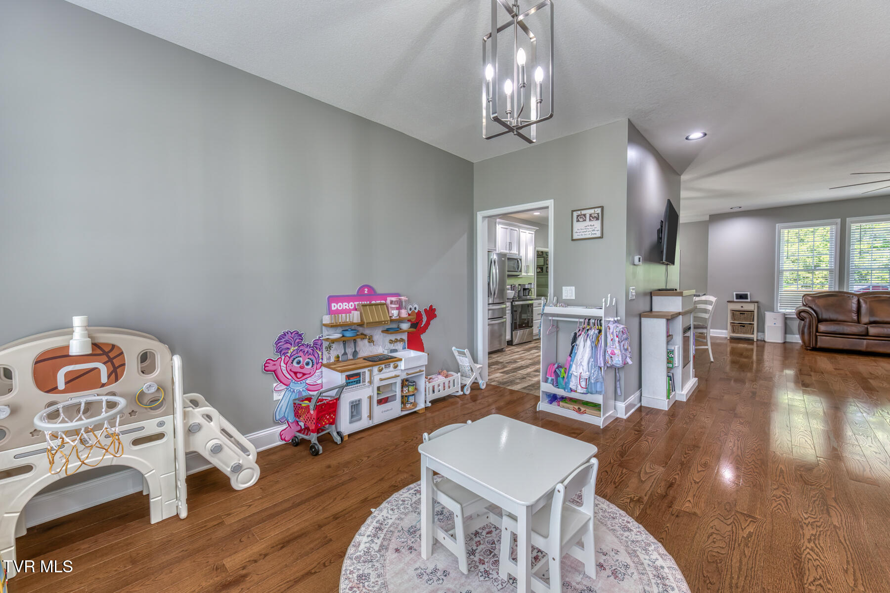 237 Oak View Circle Bristol, TN 37620 - Photo 7 of 38 237 Oak View Cir-7