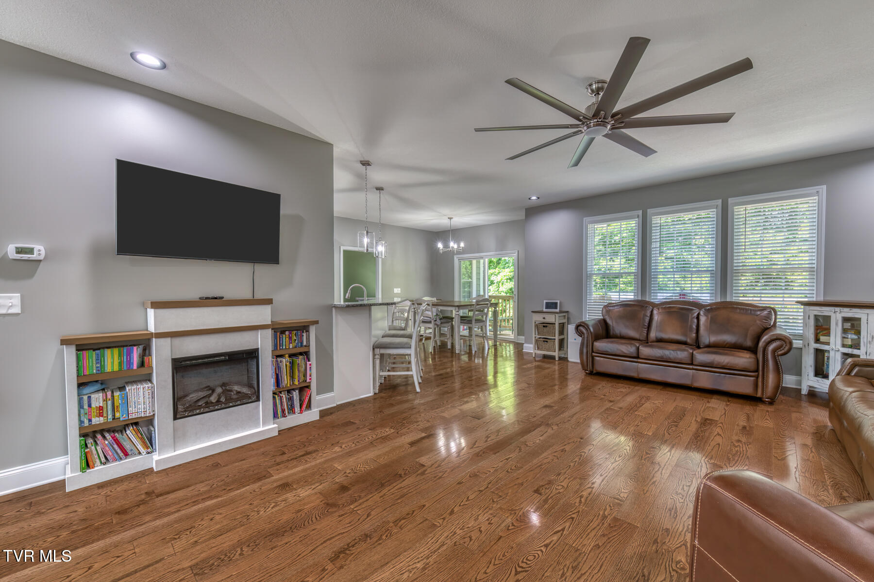 237 Oak View Circle Bristol, TN 37620 - Photo 9 of 38 237 Oak View Cir-9