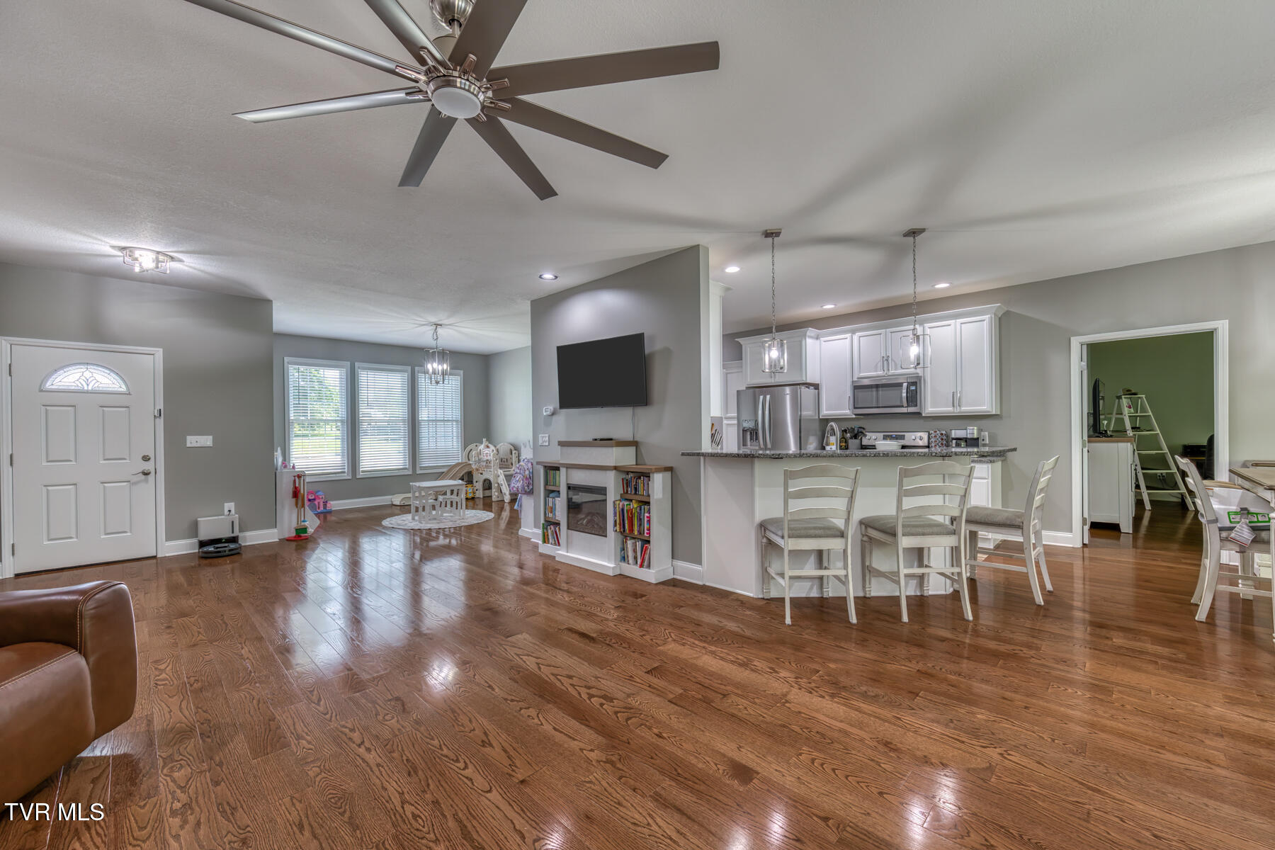 237 Oak View Circle Bristol, TN 37620 - Photo 10 of 38 237 Oak View Cir-10