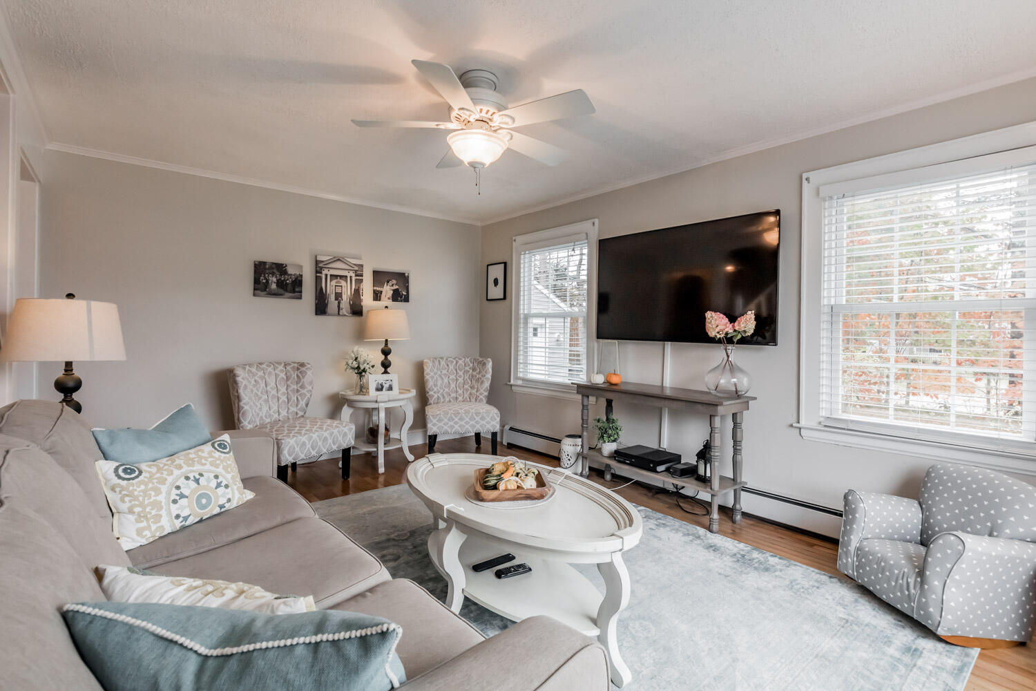 208 Black Point Road Scarborough, ME 04074 - Photo 4 of 34 Living Room