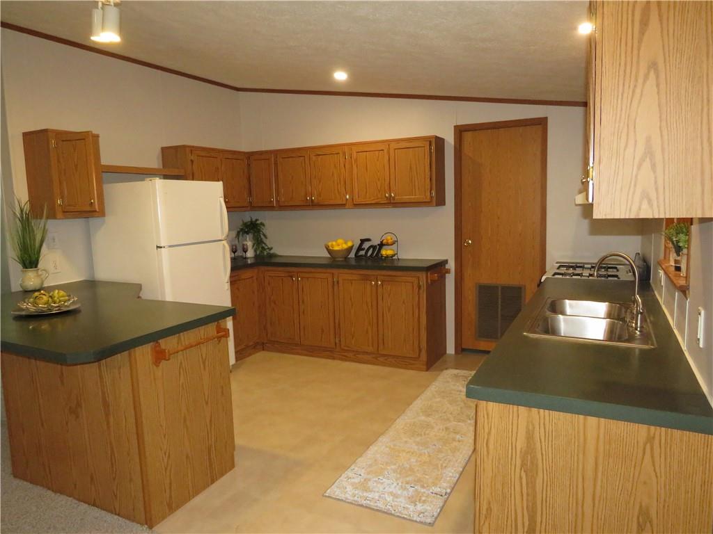 615 Deana Way Rochester, PA 15074 - Photo 7 of 22