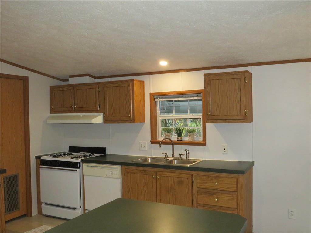 615 Deana Way Rochester, PA 15074 - Photo 8 of 22