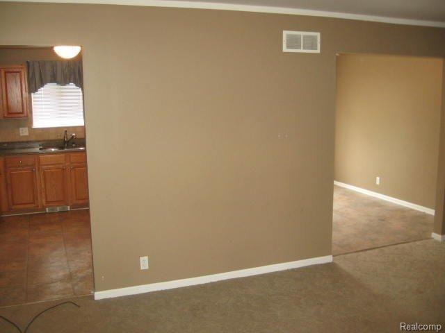 2933 Gravel Ridge Drive Rochester, MI 48307 - Photo 2 of 15 009