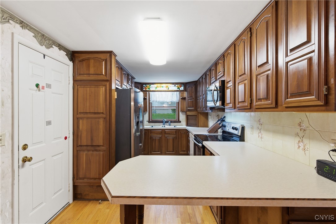 108 Genesee Road Camillus, NY 13031 - Photo 12 of 41