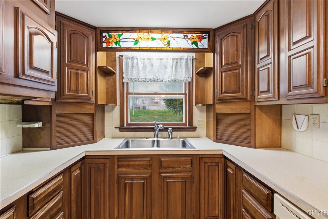 108 Genesee Road Camillus, NY 13031 - Photo 14 of 41