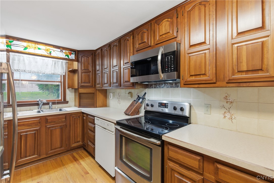 108 Genesee Road Camillus, NY 13031 - Photo 17 of 41