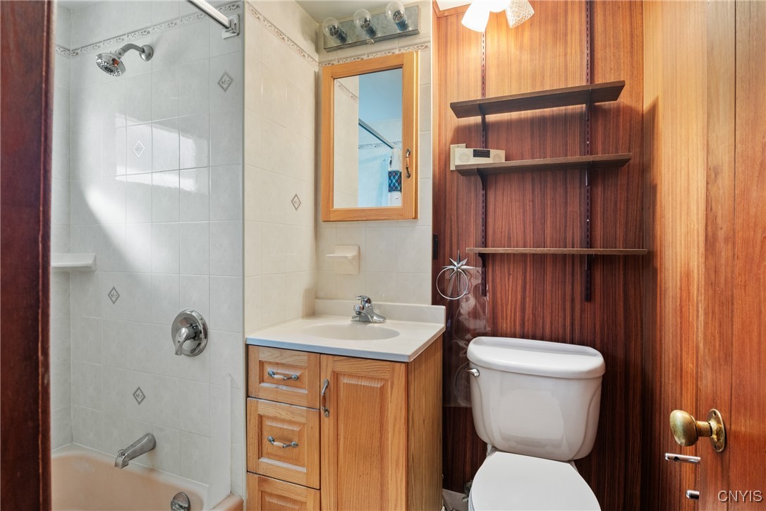 108 Genesee Road Camillus, NY 13031 - Photo 23 of 41