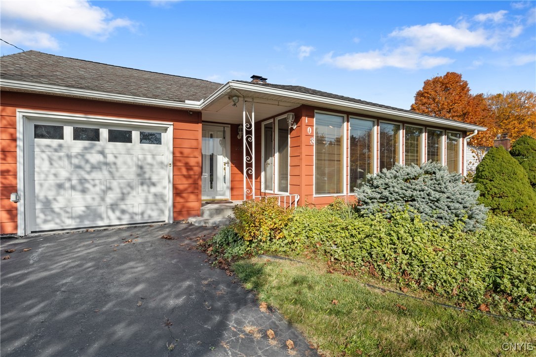 108 Genesee Road Camillus, NY 13031 - Photo 4 of 41