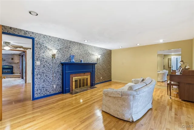 $299,900 | 108 Genesee Road, Camillus, NY 13031