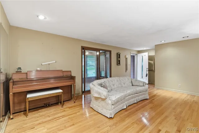 $299,900 | 108 Genesee Road, Camillus, NY 13031