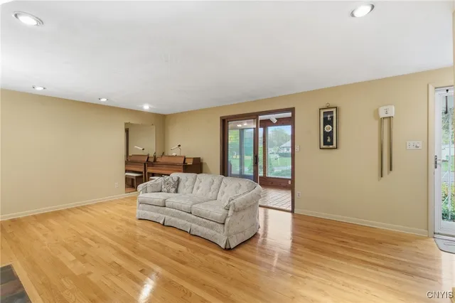 $299,900 | 108 Genesee Road, Camillus, NY 13031