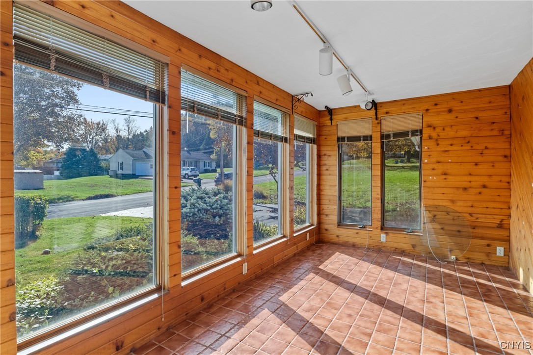 108 Genesee Road Camillus, NY 13031 - Photo 9 of 41