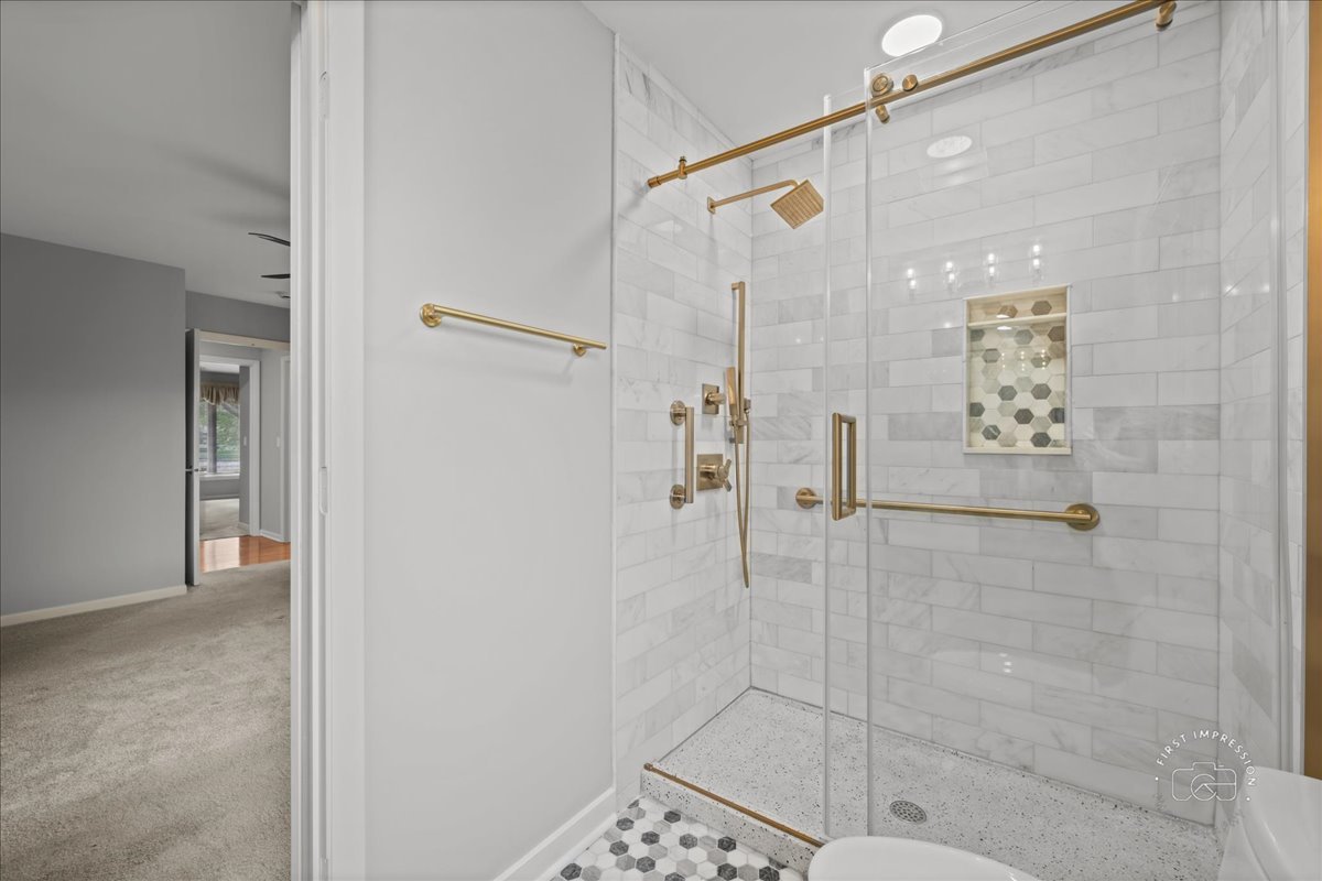 1105 West Bauer Road Naperville, IL 60563 - Photo 21 of 39 a bathroom with a shower