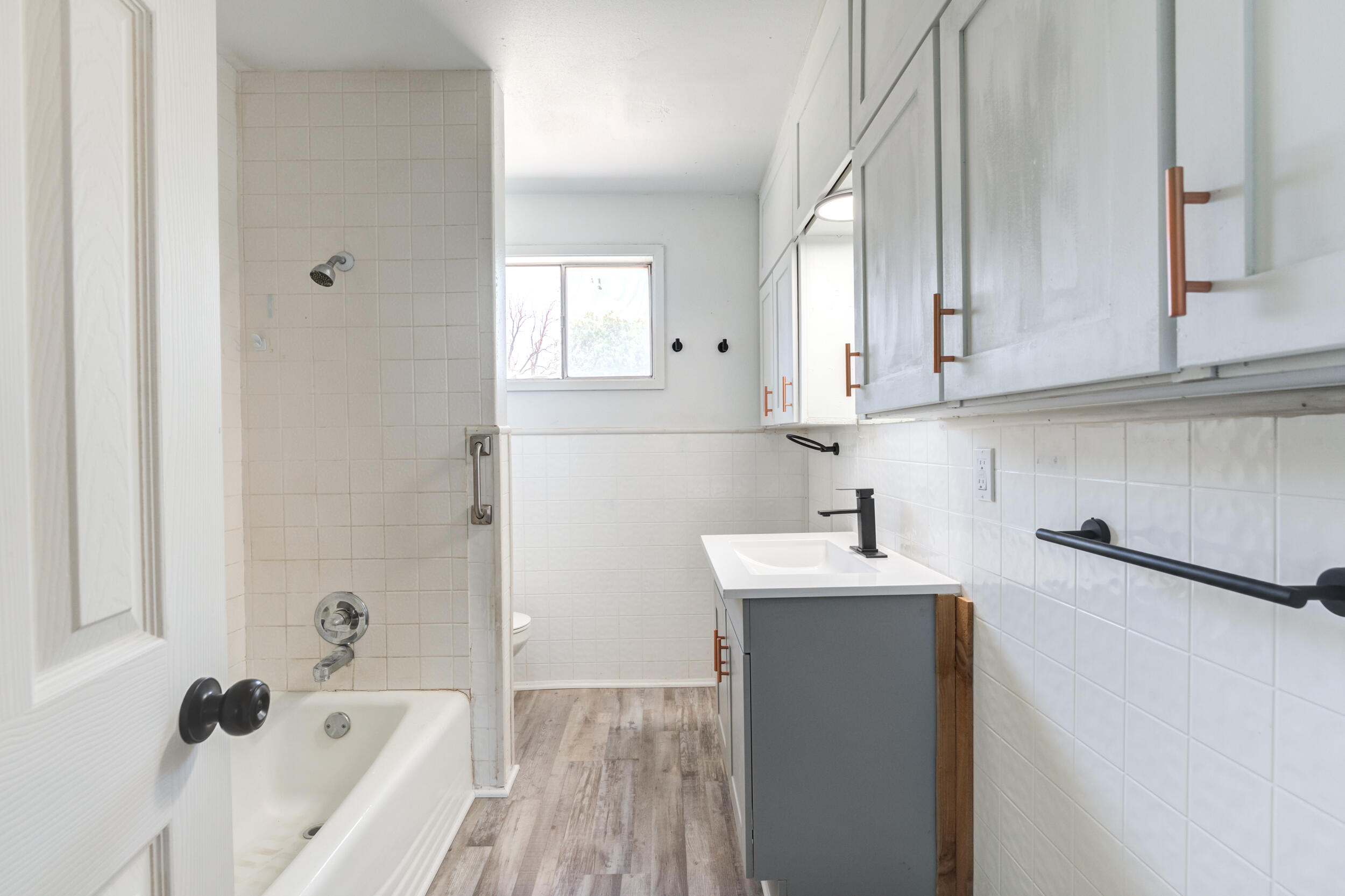 2525 63rd Street Lubbock, TX 79413 - Photo 13 of 14 a bathroom with a sink and a bathtub