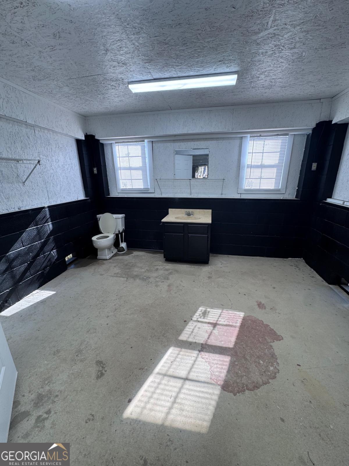 347 Benton Powell Road Uvalda, GA 30473 - Photo 32 of 39 a living room with furniture