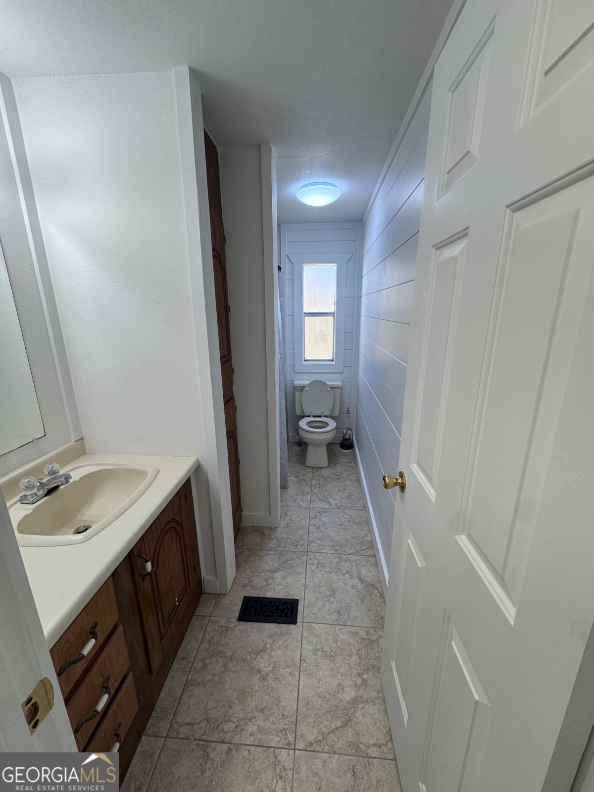 347 Benton Powell Road Uvalda, GA 30473 - Photo 10 of 39 a bathroom with a sink a toilet and a mirror