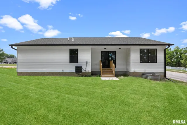 $325,000 | 813 Williams Way, Carbon Cliff, IL 61239